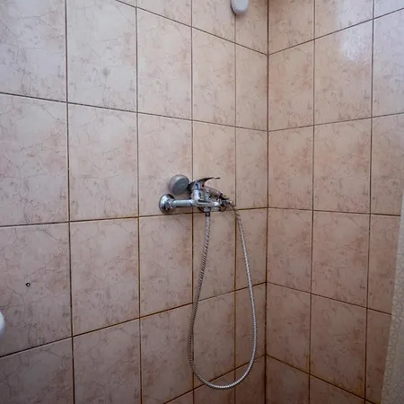 Greenview Apartment *