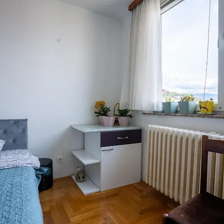 Greenview Apartment *