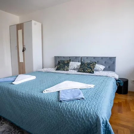 Greenview Apartment *