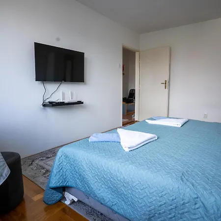 Greenview Apartment *